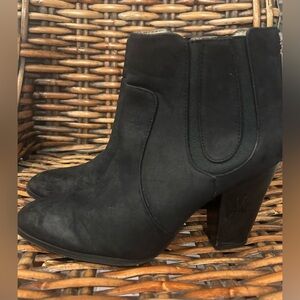 Adrienne Vittadini Baro black leather booties Chunky heel 
Back zipper in size 8